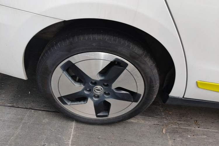 Used Dongfeng Aeolus E70 2023 Revised PRO Smart Drive Version Right Rear Wheel Hub