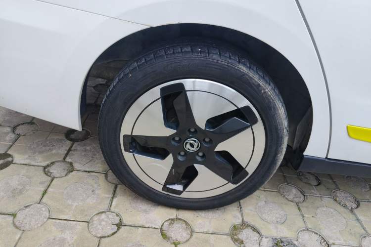 Used Dongfeng Aeolus E70 2023 Revised PRO Smart Drive Version Right Rear Wheel Hub