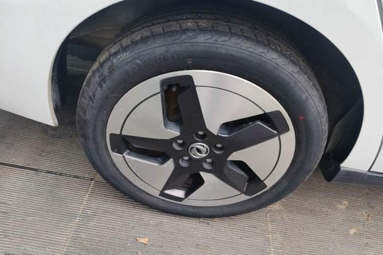 Used Dongfeng Aeolus E70 2023 Revised PRO Smart Drive Version Right Rear Wheel Hub