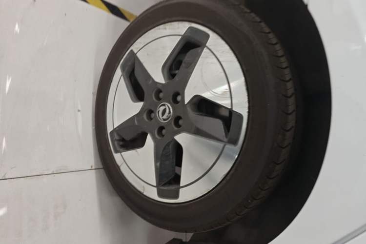 Used Dongfeng Aeolus E70 2023 PRO Comfort Edition Right Rear Wheel Hub