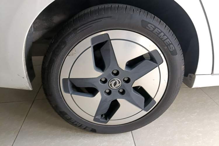 Used Dongfeng Aeolus E70 2023 360H Battery-Swap Version Right Rear Wheel Hub