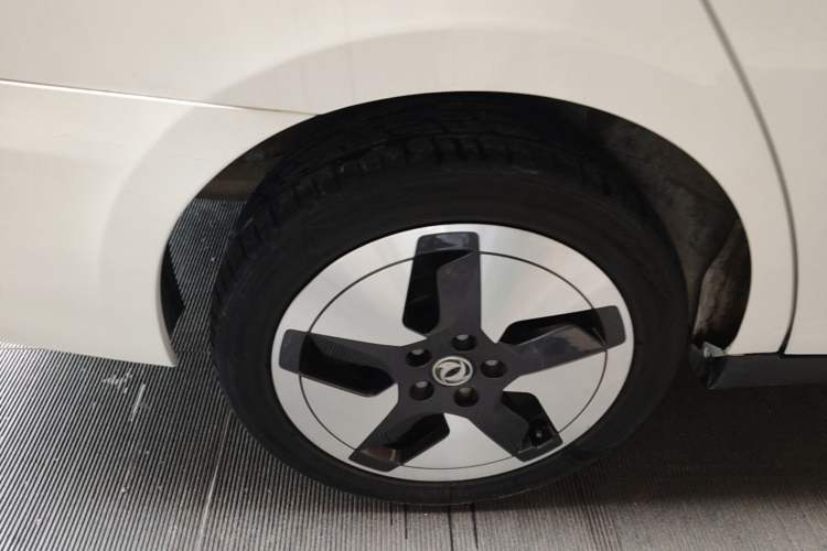 Used Dongfeng Aeolus E70 2023 Revised PRO Smart Drive Version Right Rear Wheel Hub