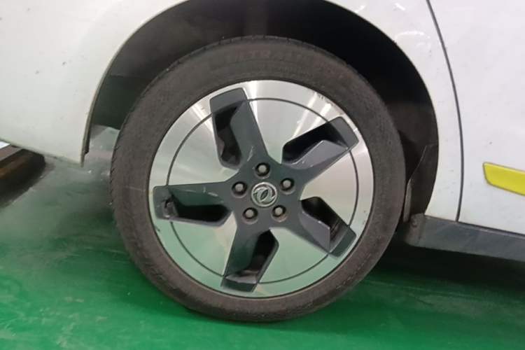 Used Dongfeng Aeolus E70 2023 Revised PRO Smart Drive Version Right Rear Wheel Hub
