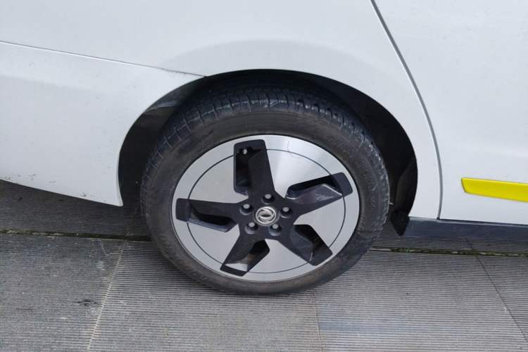 Used Dongfeng Aeolus E70 2023 Revised PRO Smart Drive Version Right Rear Wheel Hub