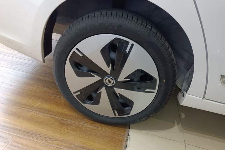 Used Dongfeng Aeolus E70 2023 500 Smart Version Lithium Iron Phosphate 48.6 kWh 110 kW Right Rear Wheel Hub