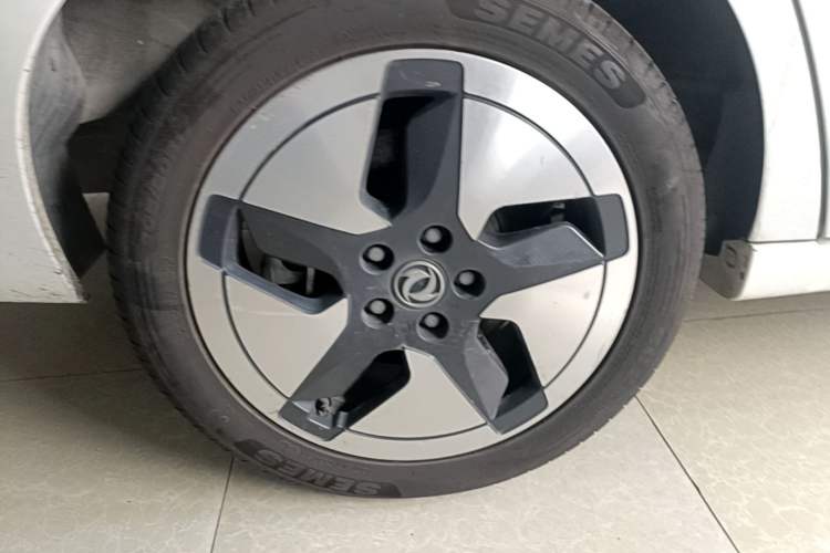 Used Dongfeng Aeolus E70 2023 360H Battery-Swap Version Right Rear Wheel Hub