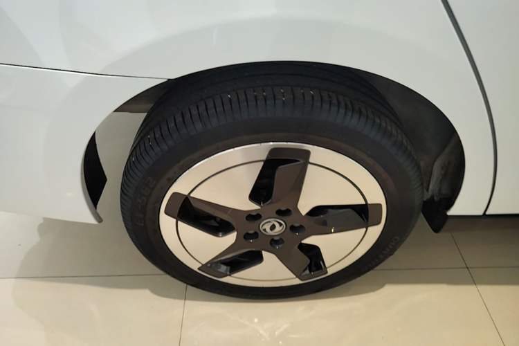 Used Dongfeng Aeolus E70 2023 Revised PRO Smart Drive Version Right Rear Wheel Hub