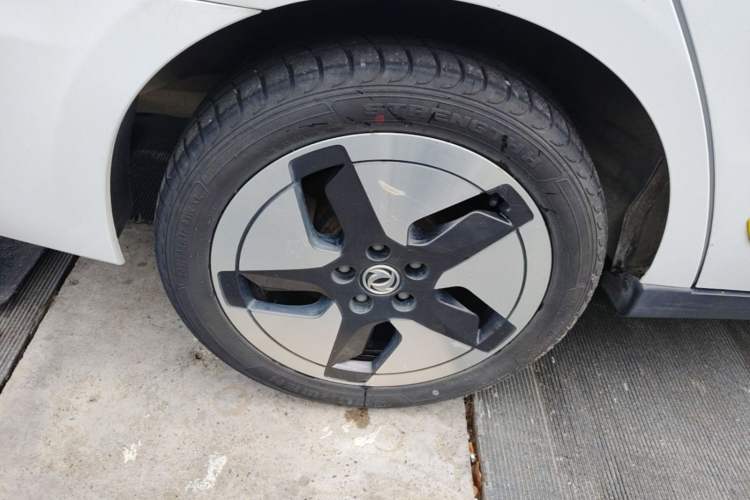 Used Dongfeng Aeolus E70 2023 Revised PRO Smart Drive Version Right Rear Wheel Hub