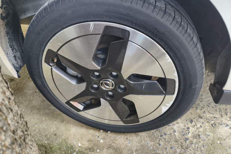 Used Dongfeng Aeolus E70 2023 400H Battery-Swap Rental Version Right Rear Wheel Hub