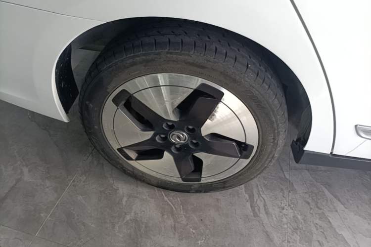 Used Dongfeng Aeolus E70 2023 400H Battery-Swap Rental Version Right Rear Wheel Hub