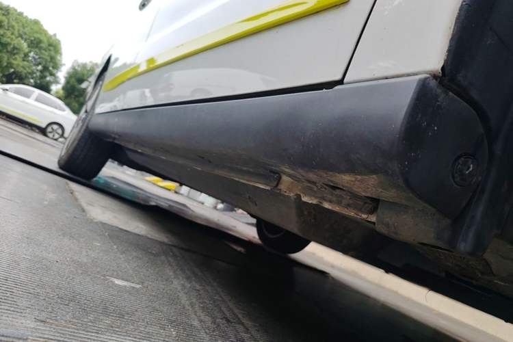 Used Dongfeng Aeolus E70 2023 Revised PRO Smart Drive Version Right Side Sill