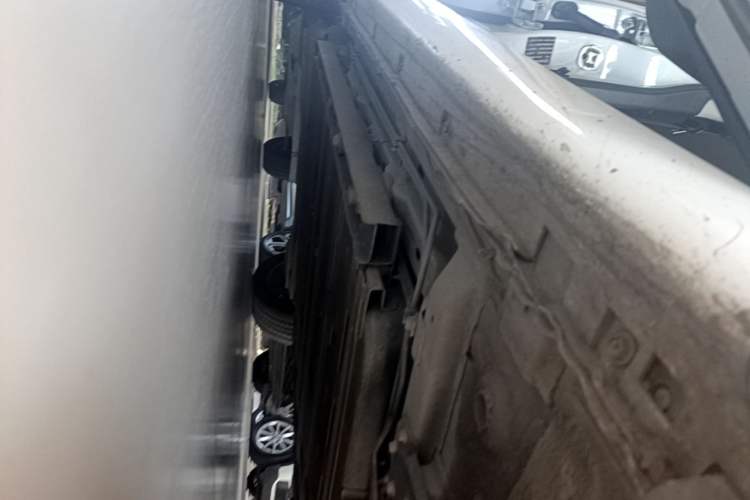 Used Dongfeng Aeolus E70 2023 360H Battery-Swap Version Right Side Sill