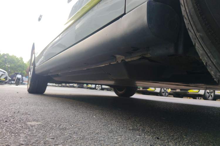 Used Dongfeng Aeolus E70 2023 Revised PRO Smart Drive Version Right Side Sill