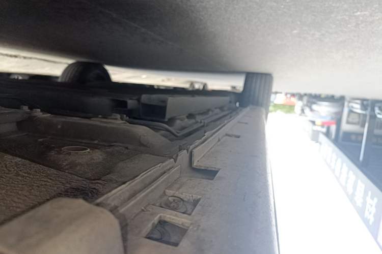 Used Dongfeng Aeolus E70 2023 360H Battery-Swap Version Right Side Sill