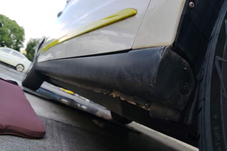 Used Dongfeng Aeolus E70 2023 Revised PRO Smart Drive Version Right Side Sill
