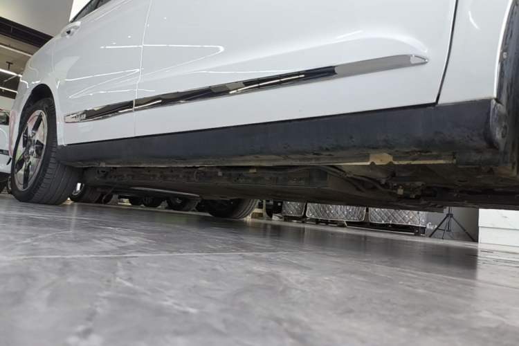 Used Dongfeng Aeolus E70 2023 400H Battery-Swap Rental Version Right Side Sill