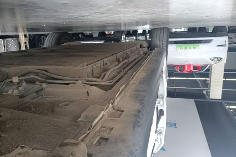 Used Dongfeng Aeolus E70 2023 400H Battery-Swap Rental Version Right Side Sill