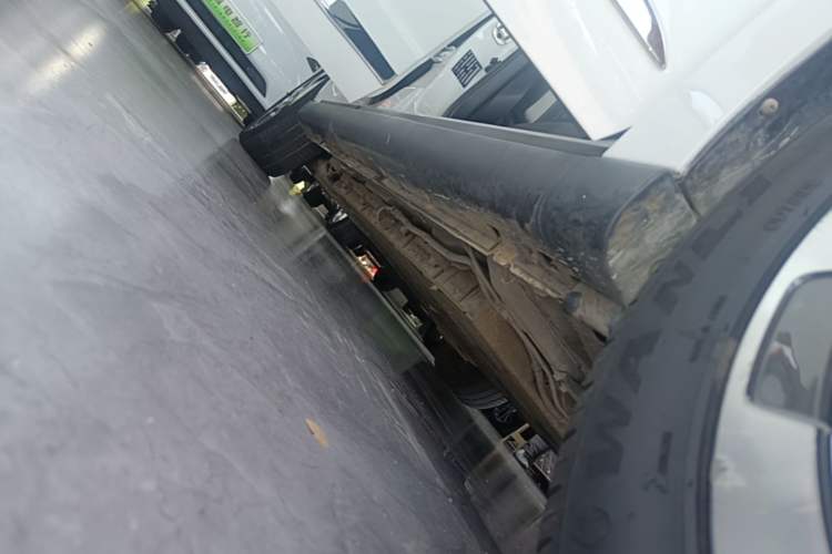 Used Dongfeng Aeolus E70 2023 400H Battery-Swap Rental Version Right Side Sill