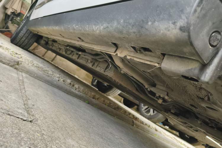 Used Dongfeng Aeolus E70 2023 400H Battery-Swap Rental Version Right Side Sill