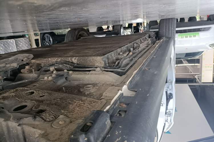 Used Dongfeng Aeolus E70 2023 400H Battery-Swap Rental Version Right Side Sill