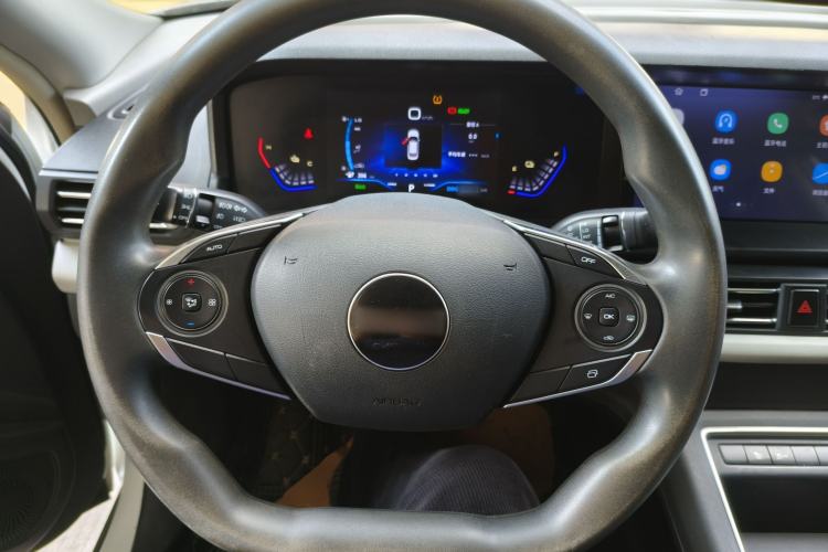 Used Dongfeng Aeolus E70 2023 400H Battery-Swap Rental Version Steering Wheel