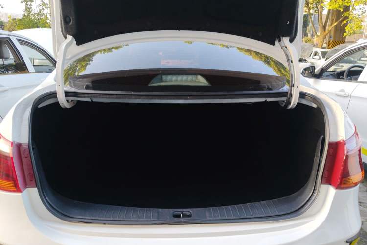 Used Dongfeng Aeolus E70 2023 Revised PRO Smart Drive Version Trunk