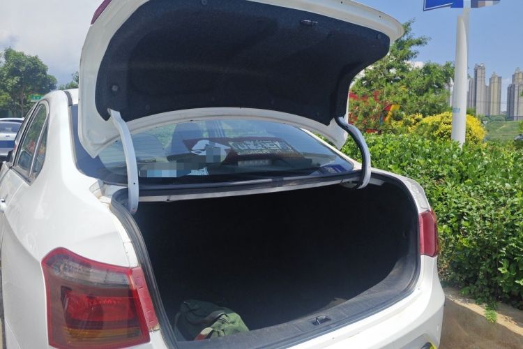 Used Dongfeng Aeolus E70 2023 Revised PRO Smart Drive Version Trunk