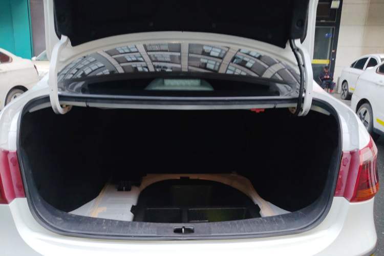 Used Dongfeng Aeolus E70 2023 Revised PRO Smart Drive Version Trunk