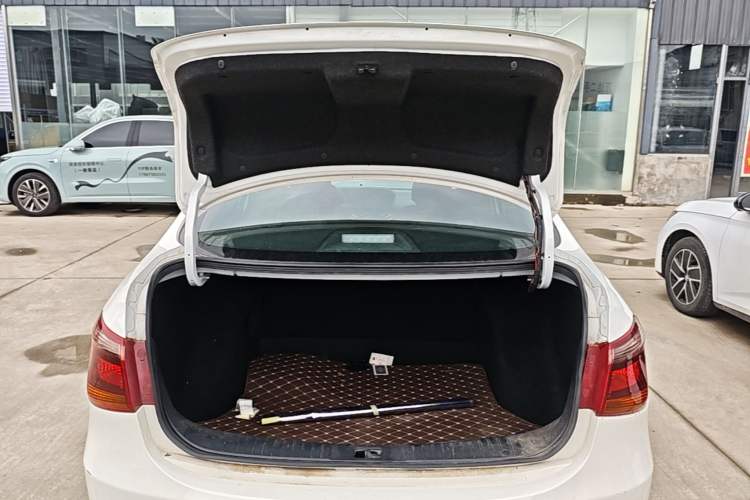 Used Dongfeng Aeolus E70 2023 500 Smart Edition Lithium-Ion Trunk