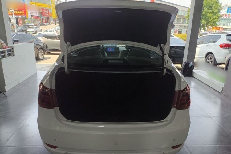 Used Dongfeng Aeolus E70 2023 400H Battery-Swap Rental Version Trunk