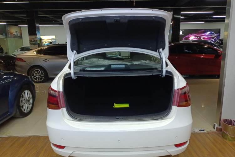 Used Dongfeng Aeolus E70 2023 500 Smart Version Lithium Iron Phosphate 48.6 kWh 110 kW Trunk