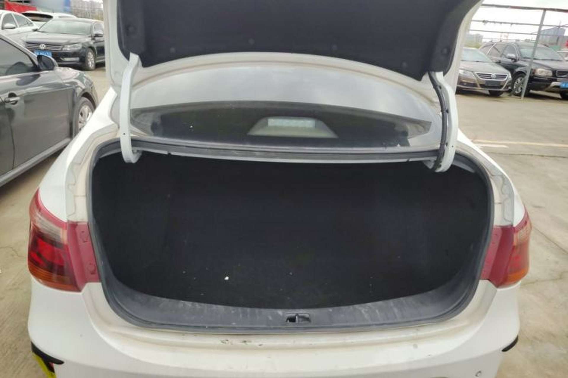 Used Dongfeng Aeolus E70 2023 Revised PRO Smart Drive Version Trunk