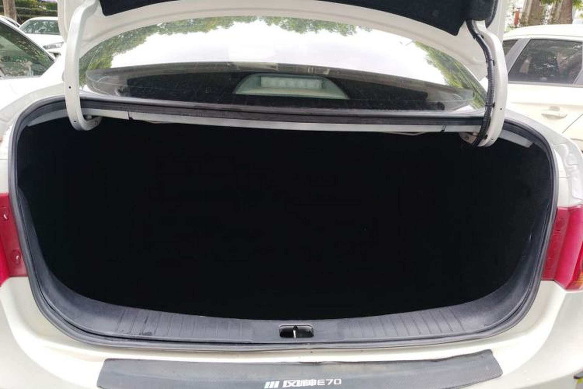 Used Dongfeng Aeolus E70 2023 Revised PRO Smart Drive Version Trunk