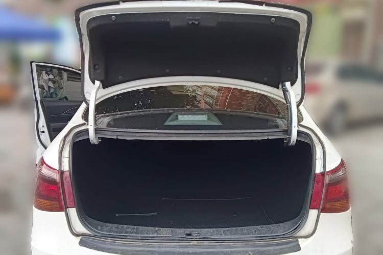 Used Dongfeng Aeolus E70 2023 400H Battery-Swap Rental Version Trunk