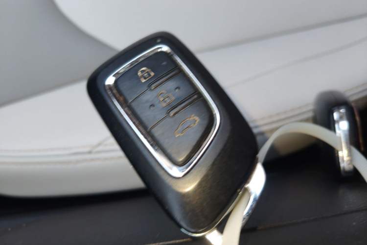 Used Dongfeng Aeolus E70 2023 Revised PRO Smart Drive Version Vehicle Key