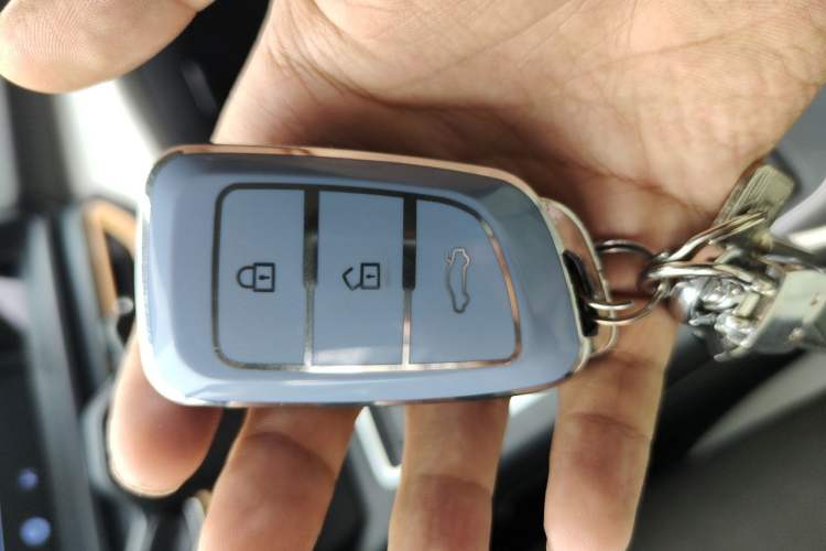 Used Dongfeng Aeolus E70 2023 400H Plug-in Hybrid Version Vehicle Key
