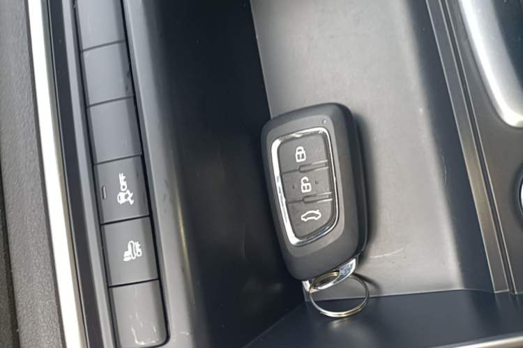Used Dongfeng Aeolus E70 2023 400H Battery-Swap Rental Version Vehicle Key