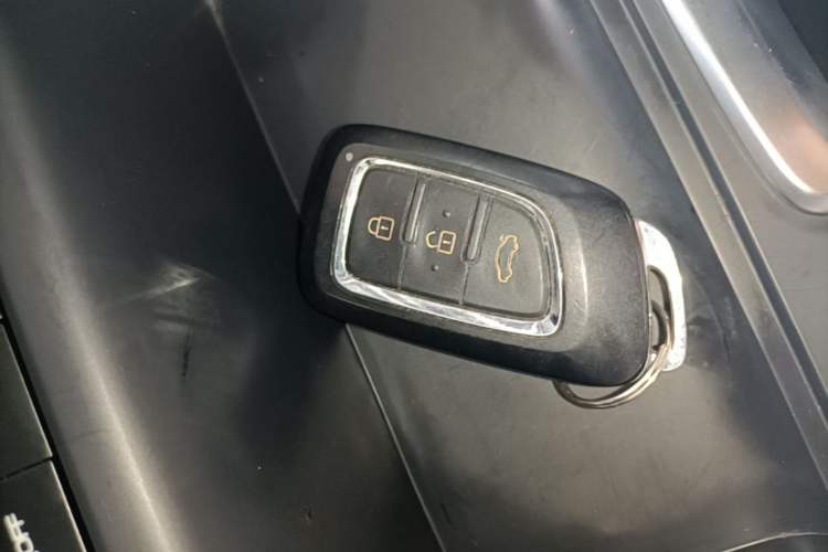 Used Dongfeng Aeolus E70 2023 400H Battery-Swap Rental Version Vehicle Key