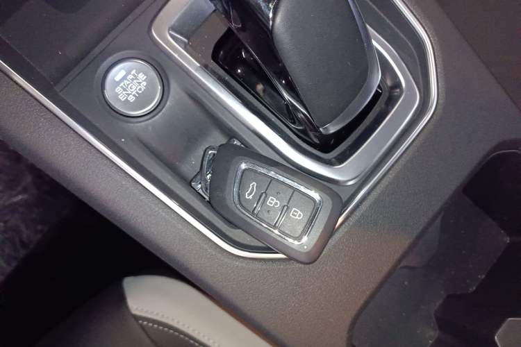 Used Dongfeng Aeolus E70 2023 500 Smart Version Lithium Iron Phosphate 48.6 kWh 110 kW Vehicle Key