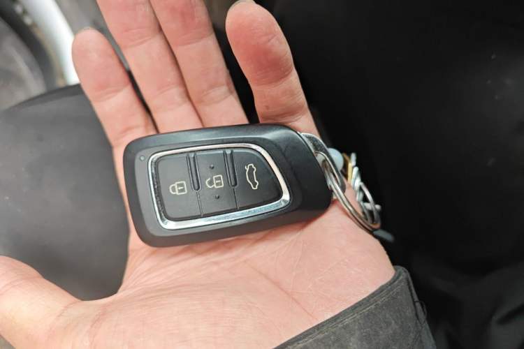 Used Dongfeng Aeolus E70 2023 500 Smart Version Lithium Iron Phosphate 48.6 kWh 110 kW Vehicle Key