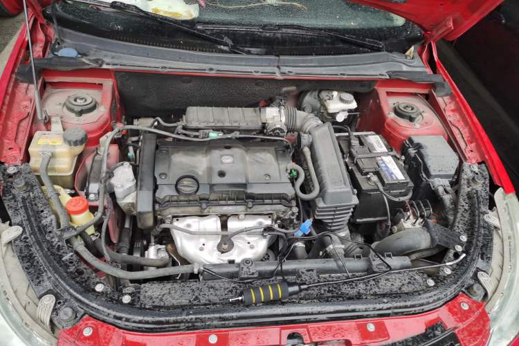 Used Dongfeng Aeolus H30 2010 1.6L Automatic Prestige Edition Engine Bay