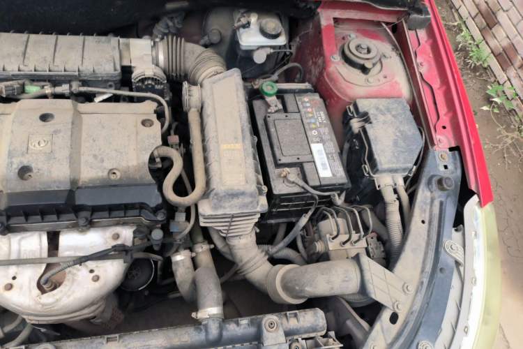 Used Dongfeng Aeolus H30 2010 1.6L Manual Luxury Version Engine Bay Left