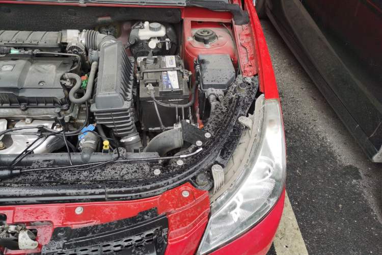 Used Dongfeng Aeolus H30 2010 1.6L Automatic Prestige Edition Engine Bay Left