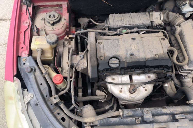 Used Dongfeng Aeolus H30 2010 1.6L Manual Luxury Version Engine Bay Right