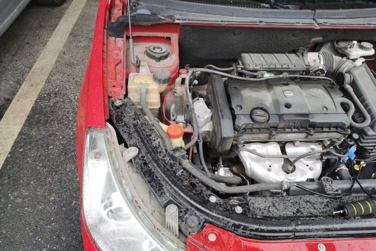 Used Dongfeng Aeolus H30 2010 1.6L Automatic Prestige Edition Engine Bay Right