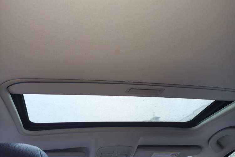 Used Dongfeng Aeolus H30 2010 1.6L Automatic Prestige Edition Headliner
