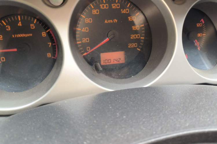 Used Dongfeng Aeolus H30 2010 1.6L Manual Luxury Version Odometer Close Up