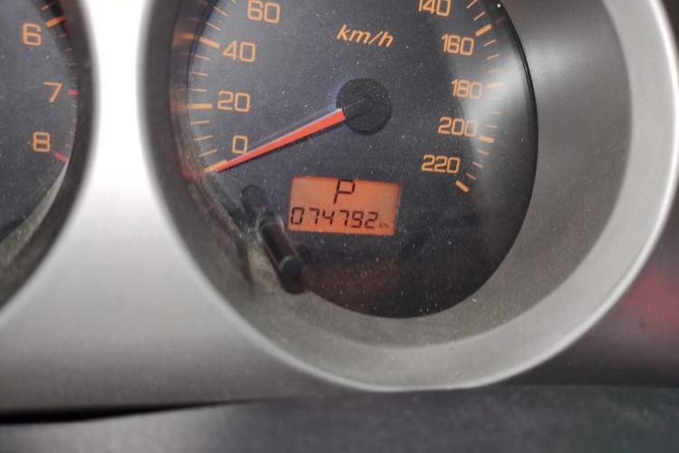 Used Dongfeng Aeolus H30 2010 1.6L Automatic Prestige Edition Odometer Close Up