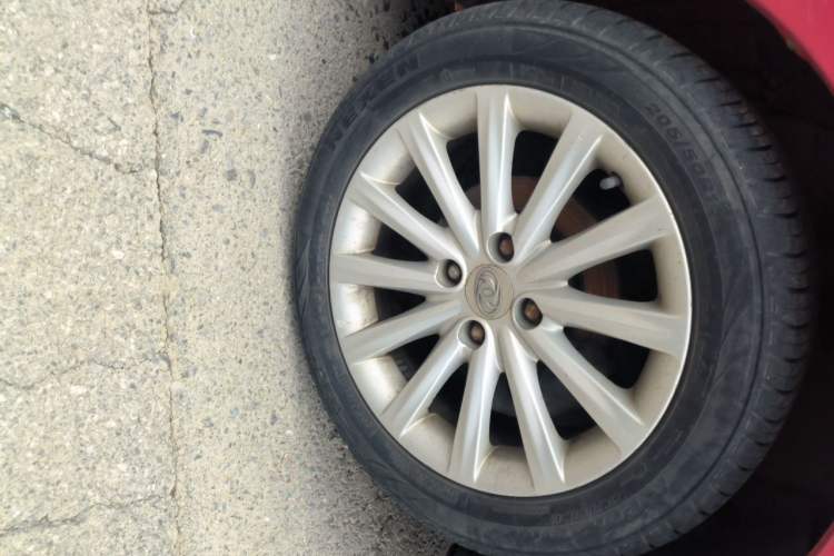 Used Dongfeng Aeolus H30 2010 1.6L Manual Luxury Version Right Front Wheel Hub