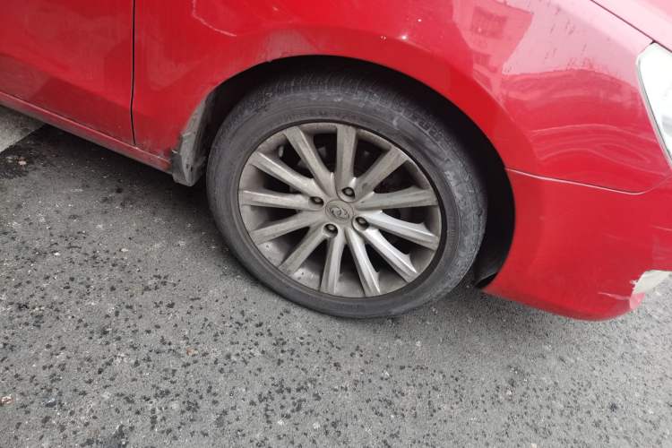 Used Dongfeng Aeolus H30 2010 1.6L Automatic Prestige Edition Right Front Wheel Hub
